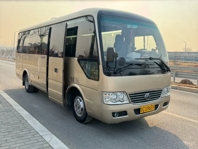 宇通19座客车 (4) Yutong 19-seat bus