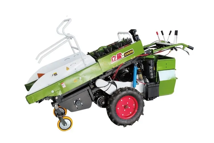 玉米收获机 (1) Diesel-powered Corn harvester