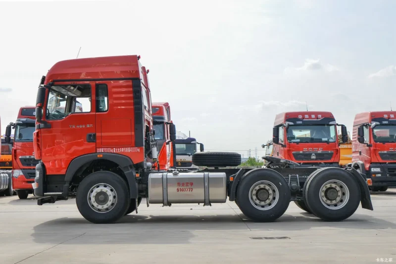 2 Sinotruk HOWO TX Tractor Truck
