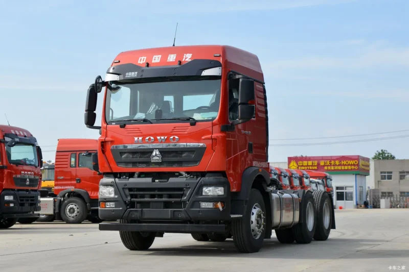 侧面 Sinotruk HOWO TX Tractor Truck
