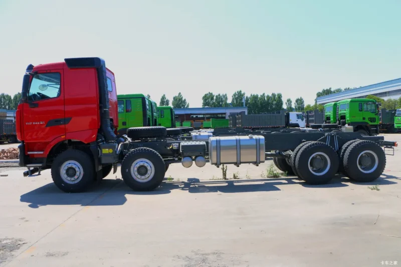侧面 Sinotruk HOWO TH7 Dump Truck