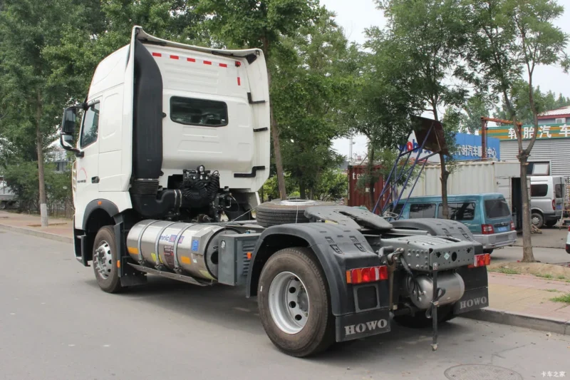侧面 Sinotruk HOWO T7H