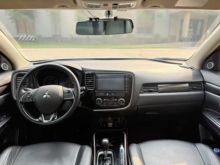 内饰 Used Mitsubishi Outlander