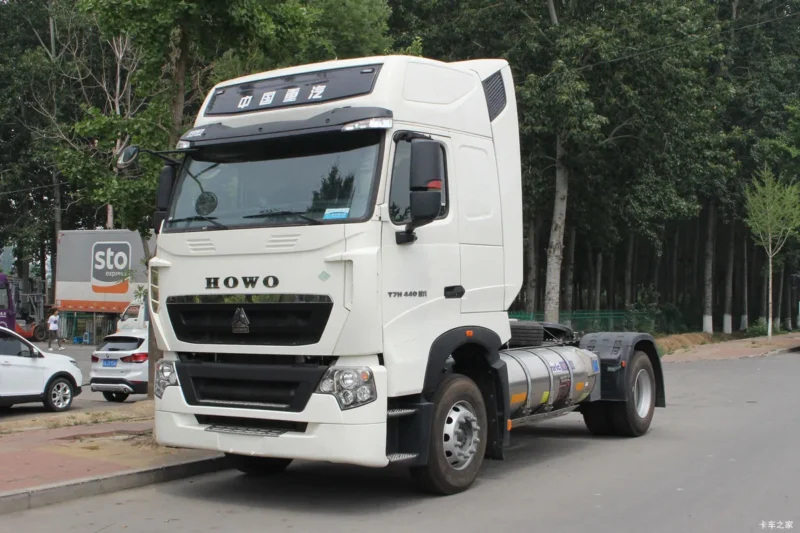 右前 Sinotruk HOWO T7H