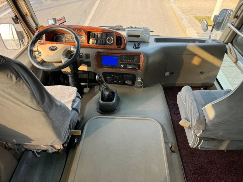 宇通19座客车 (1) Yutong 19-seat bus