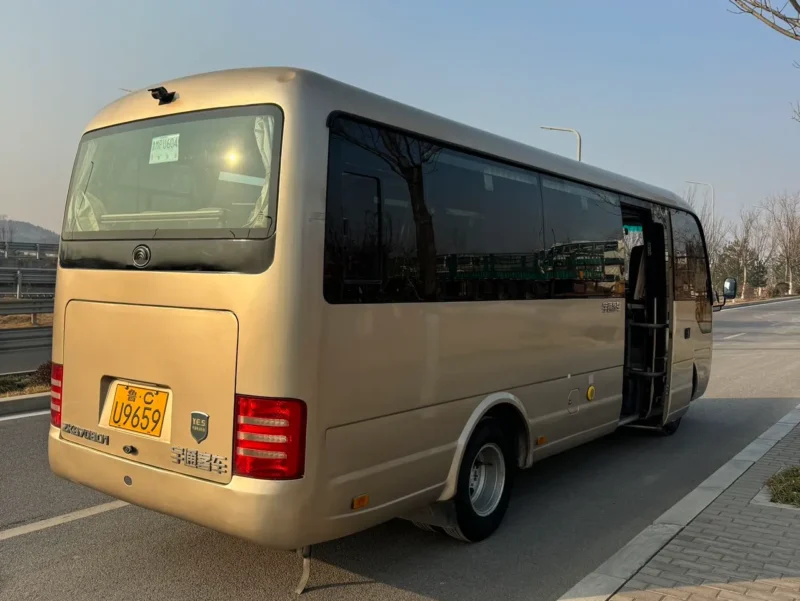 宇通19座客车 (3) Yutong 19-seat bus
