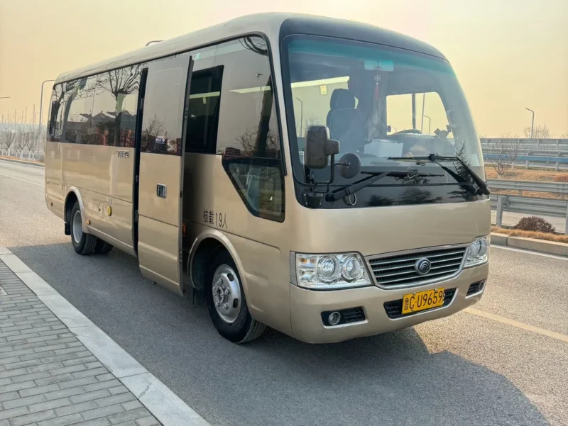 宇通19座客车 (4) Yutong 19-seat bus
