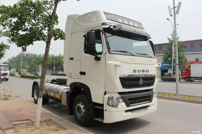 左前 Sinotruk HOWO T7H