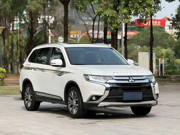 左前45 Used Mitsubishi Outlander
