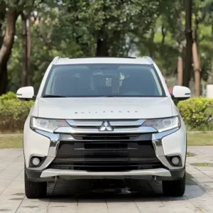 正面 Used Mitsubishi Outlander