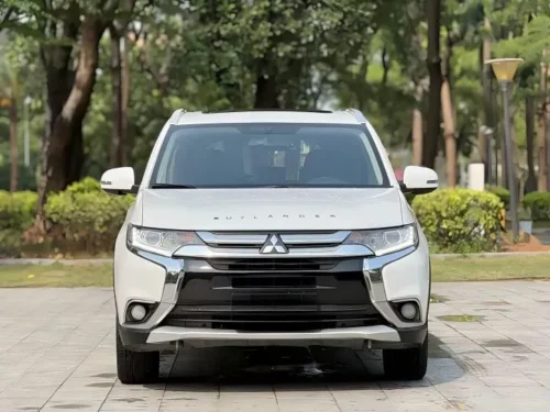 正面 Used Mitsubishi Outlander